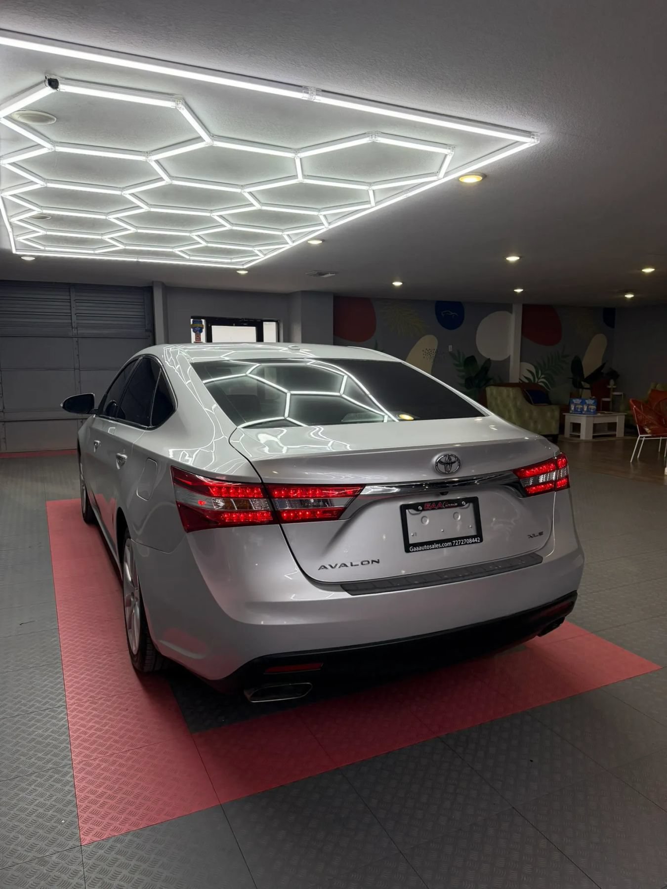 Used 2013 Toyota Avalon XLE Touring FWD image 4