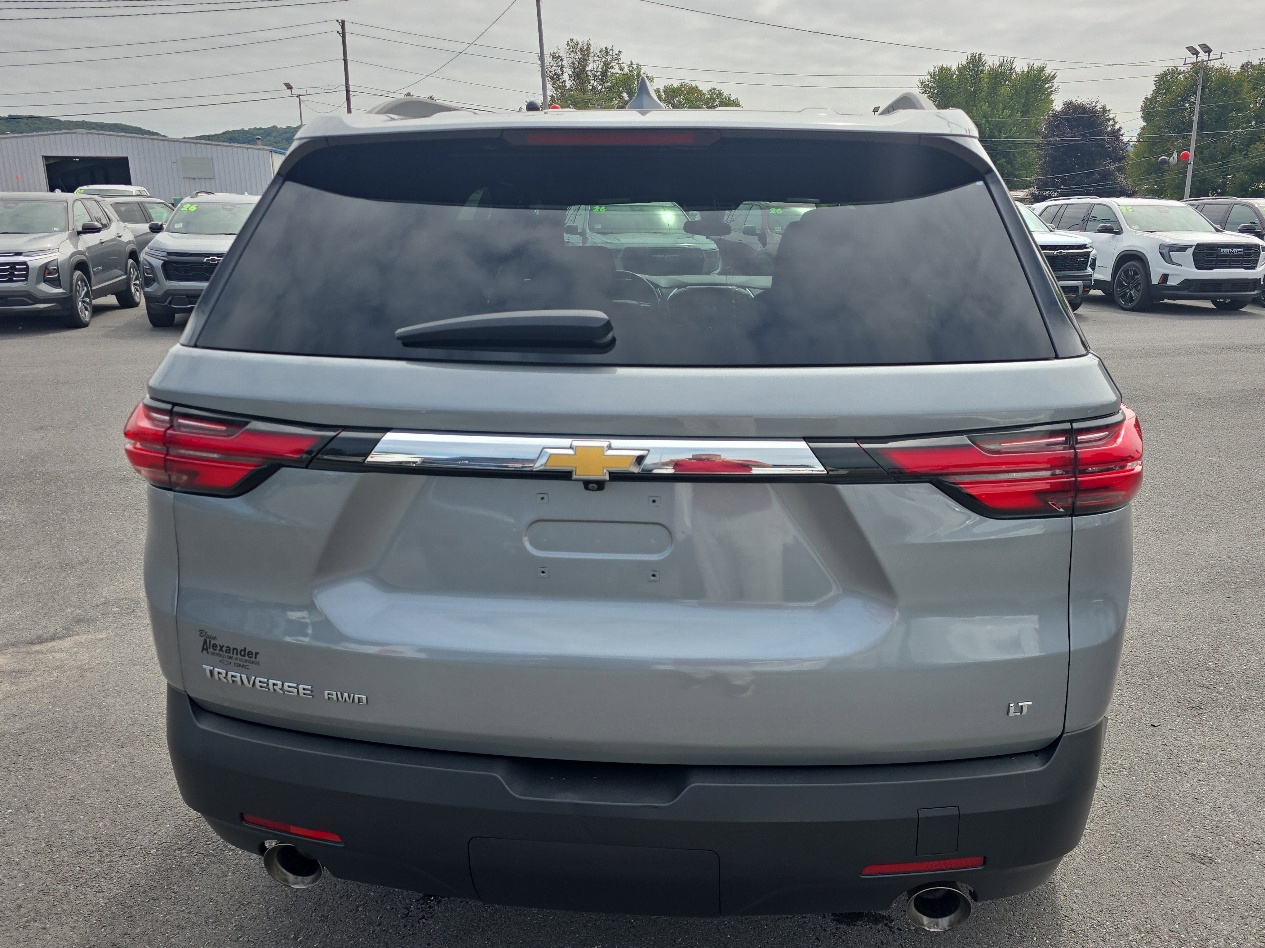 Used 2023 Chevrolet Traverse LT image 4