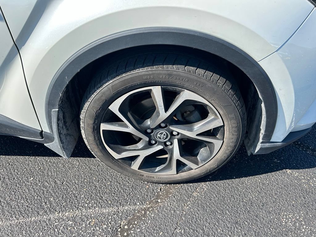 Used 2020 Toyota C-HR XLE FWD image 2