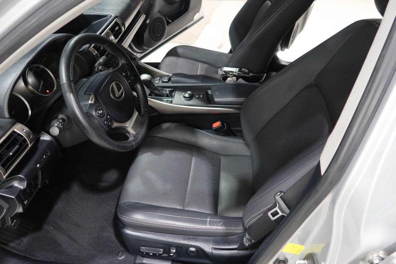Used 2016 Lexus IS 300 AWD w/ Navigation System Package image 19