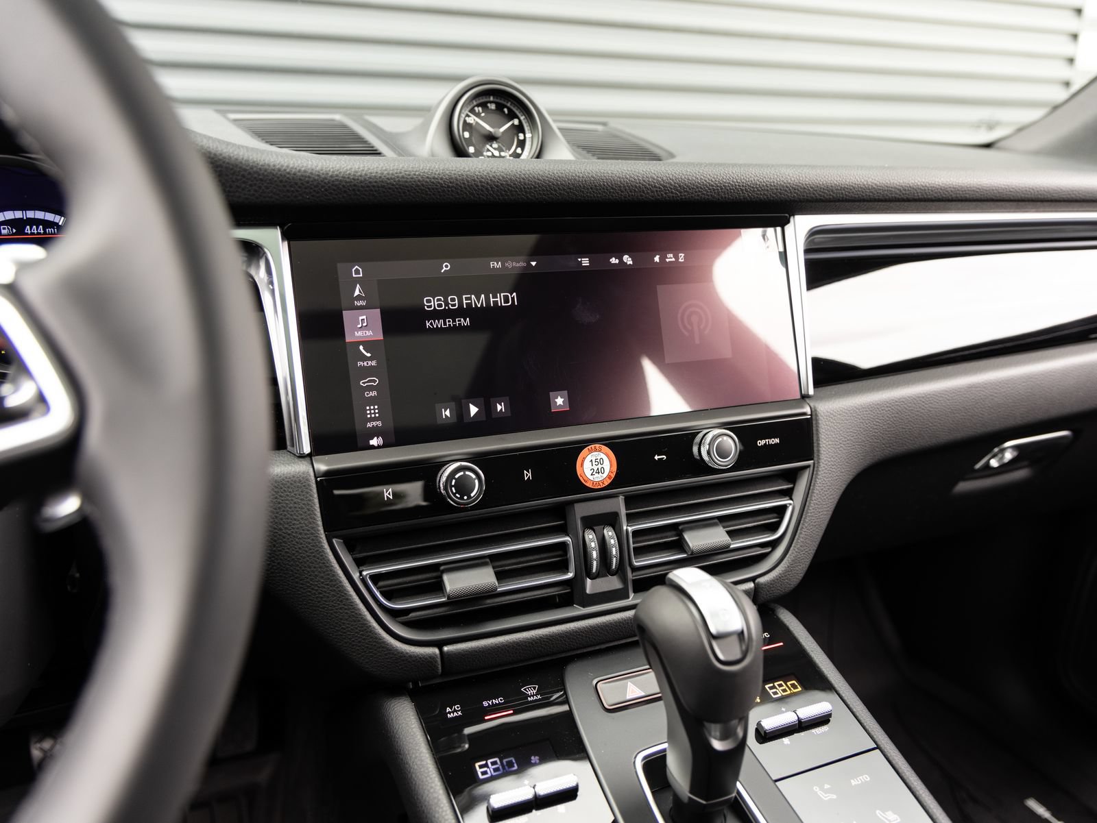 Certified 2026 Porsche Macan AWD/4WD image 15