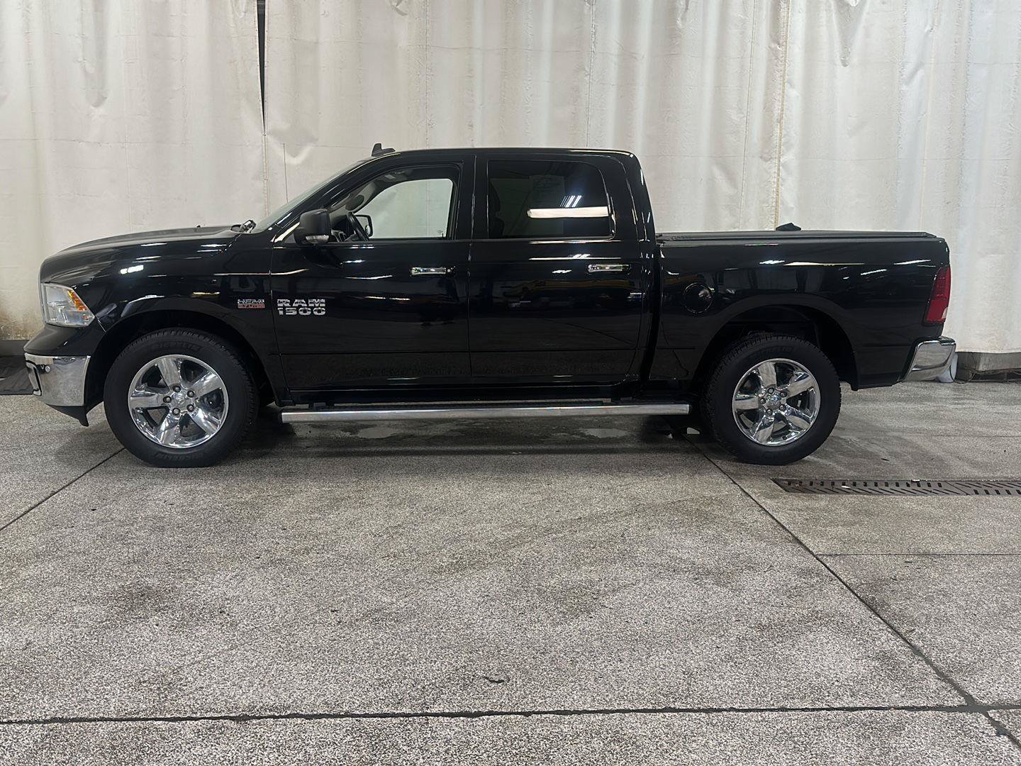 Certified 2017 RAM 1500 Big Horn AWD/4WD image 2