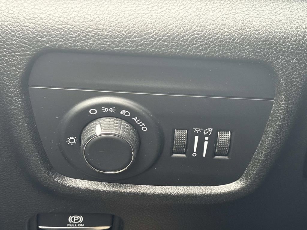 Used 2024 Jeep Grand Cherokee L Altitude image 29