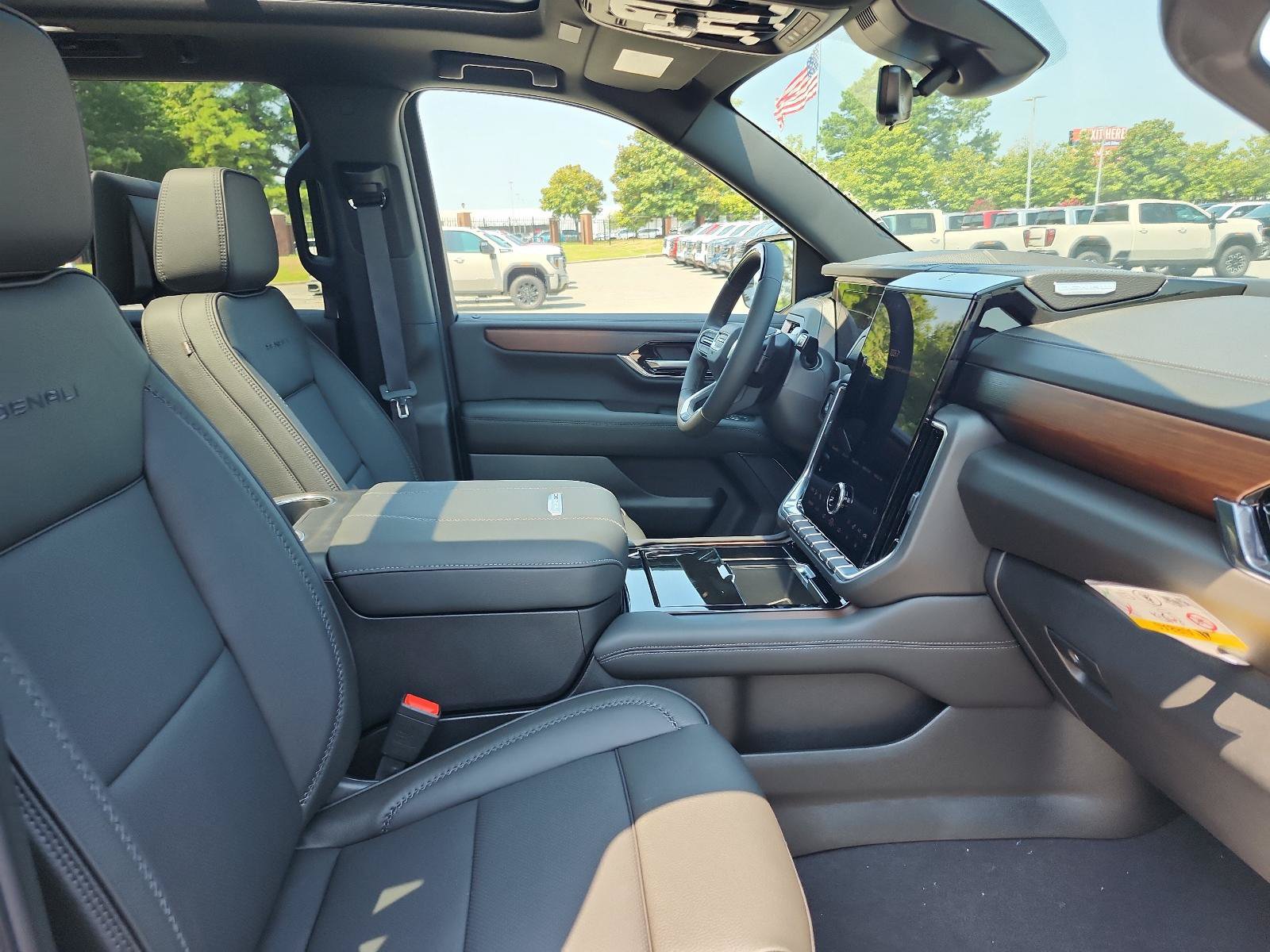 New 2026 GMC Yukon Denali w/ Denali Reserve Package AWD/4WD image 6