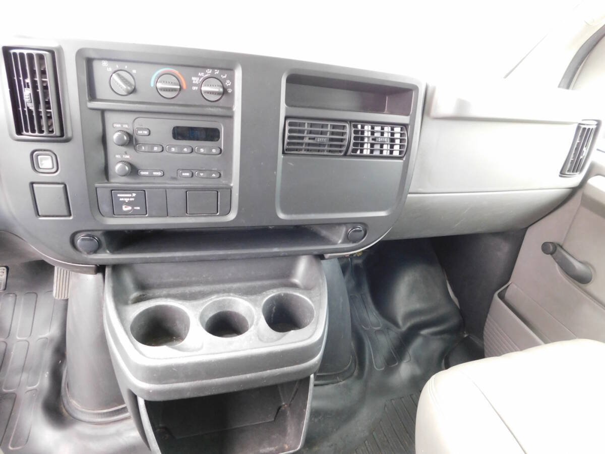 Used 2005 Chevrolet Express 3500 RWD image 7
