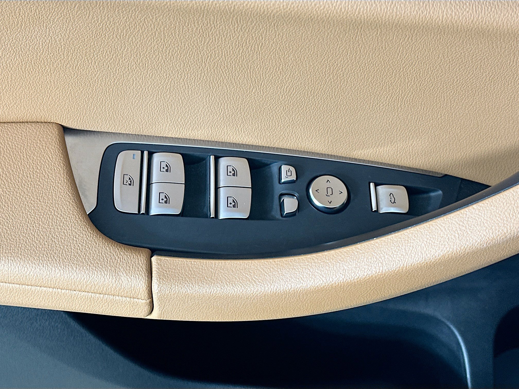 Used 2022 BMW X4 M40i w/ Parking Assistance Package image 23