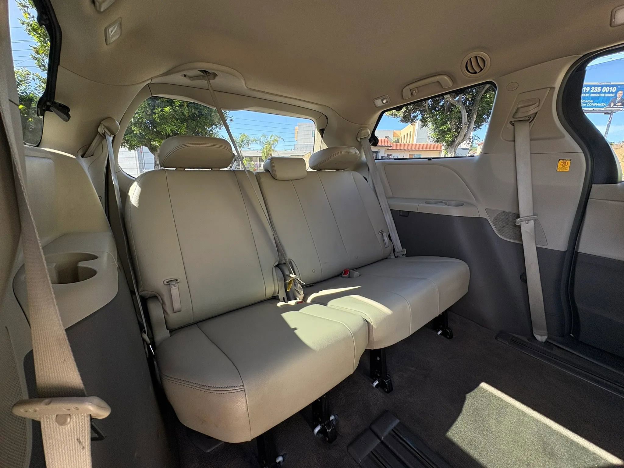 Used 2012 Toyota Sienna XLE FWD image 18