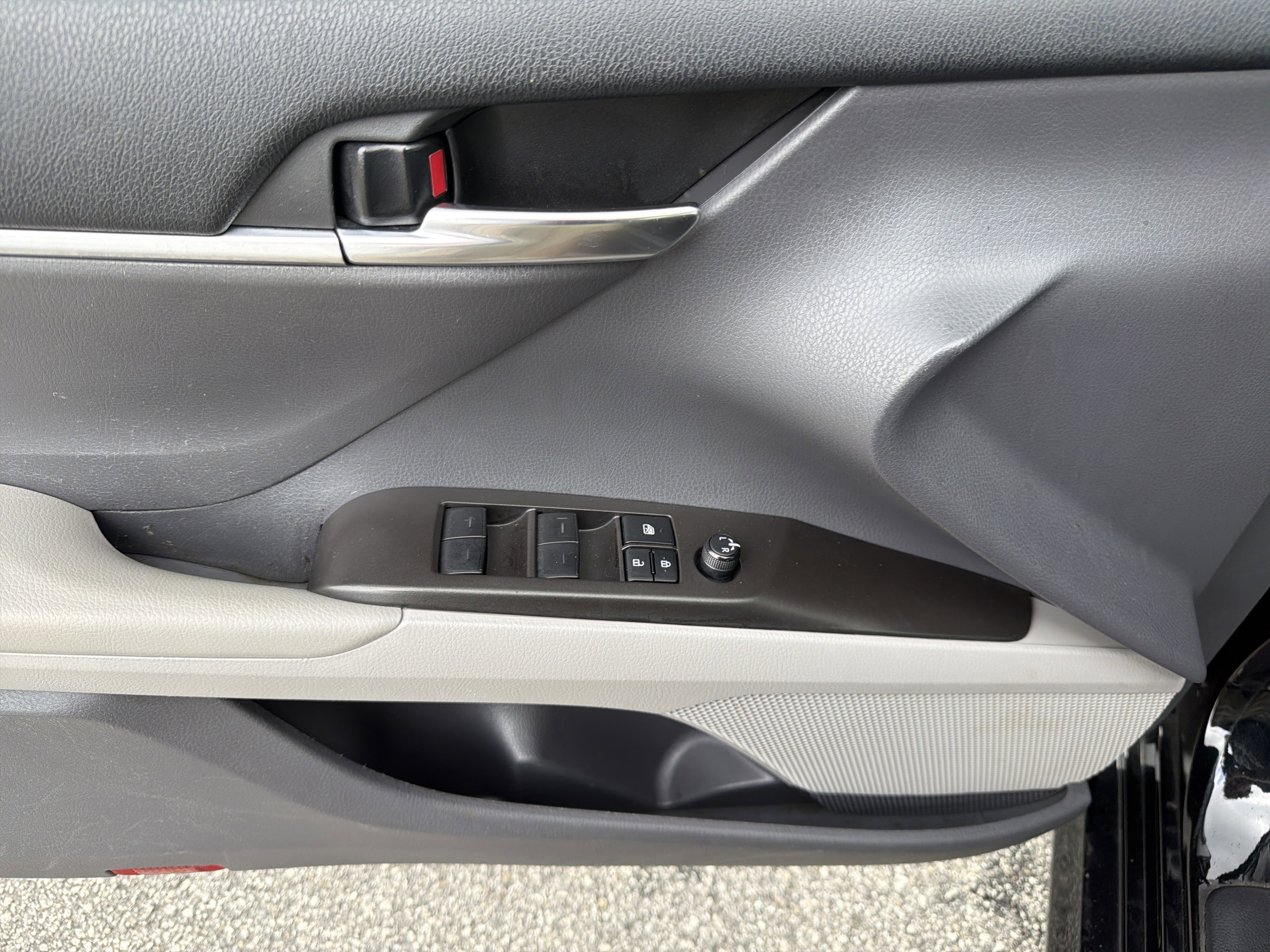 Used 2023 Toyota Camry LE FWD image 20