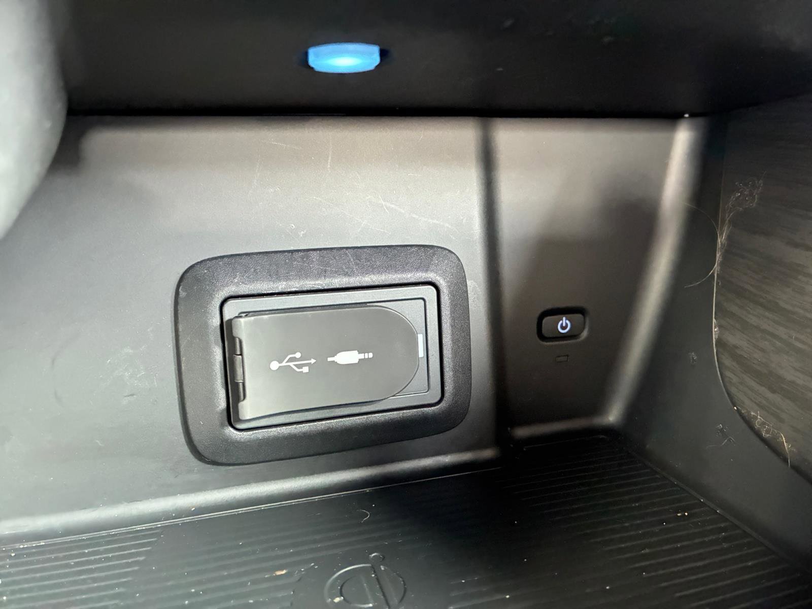 Used 2021 Toyota Venza Limited w/ Advanced Technology Package image 24