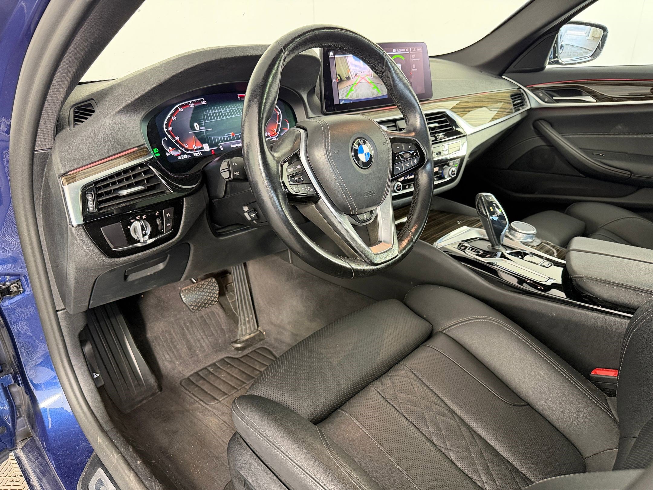 Used 2021 BMW 530i xDrive w/ Convenience Package image 4