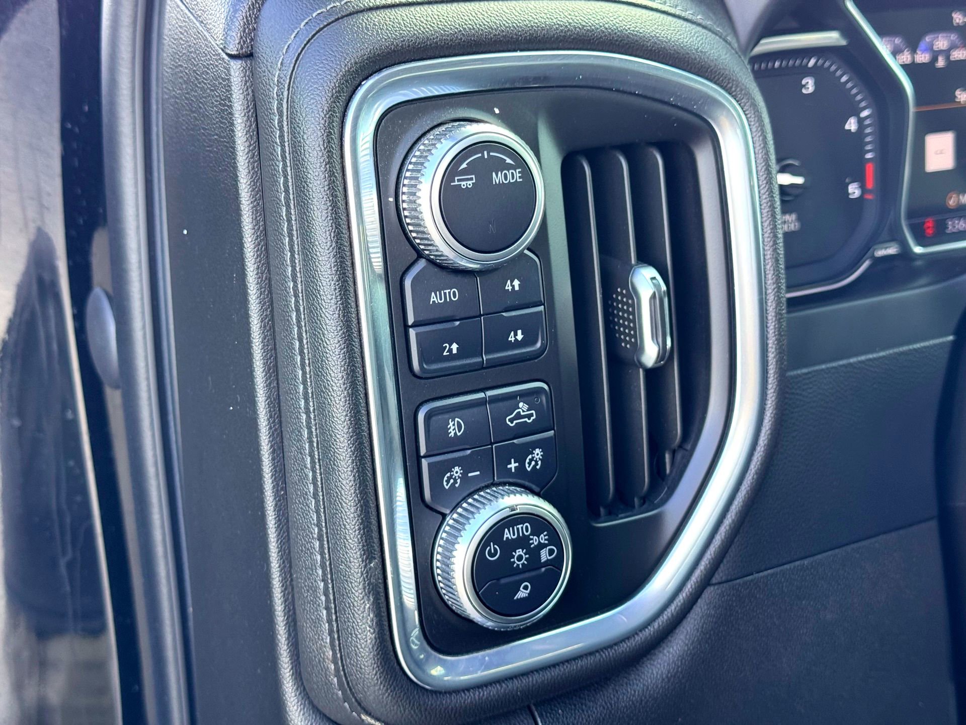 Used 2022 GMC Sierra 3500 Denali image 15