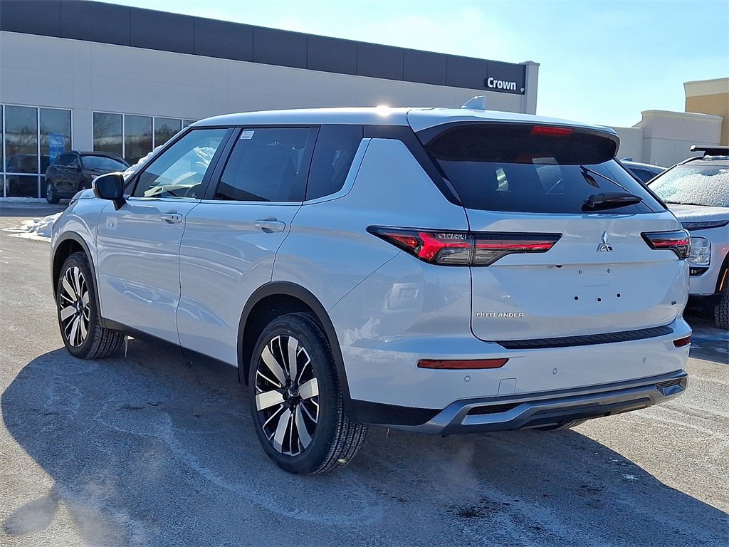 New 2026 Mitsubishi Outlander AWD image 3