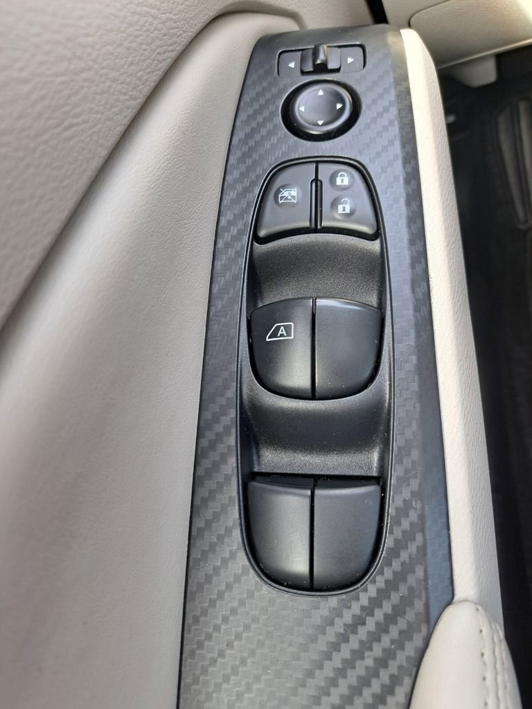 Used 2025 Nissan Altima 2.5 SV image 16