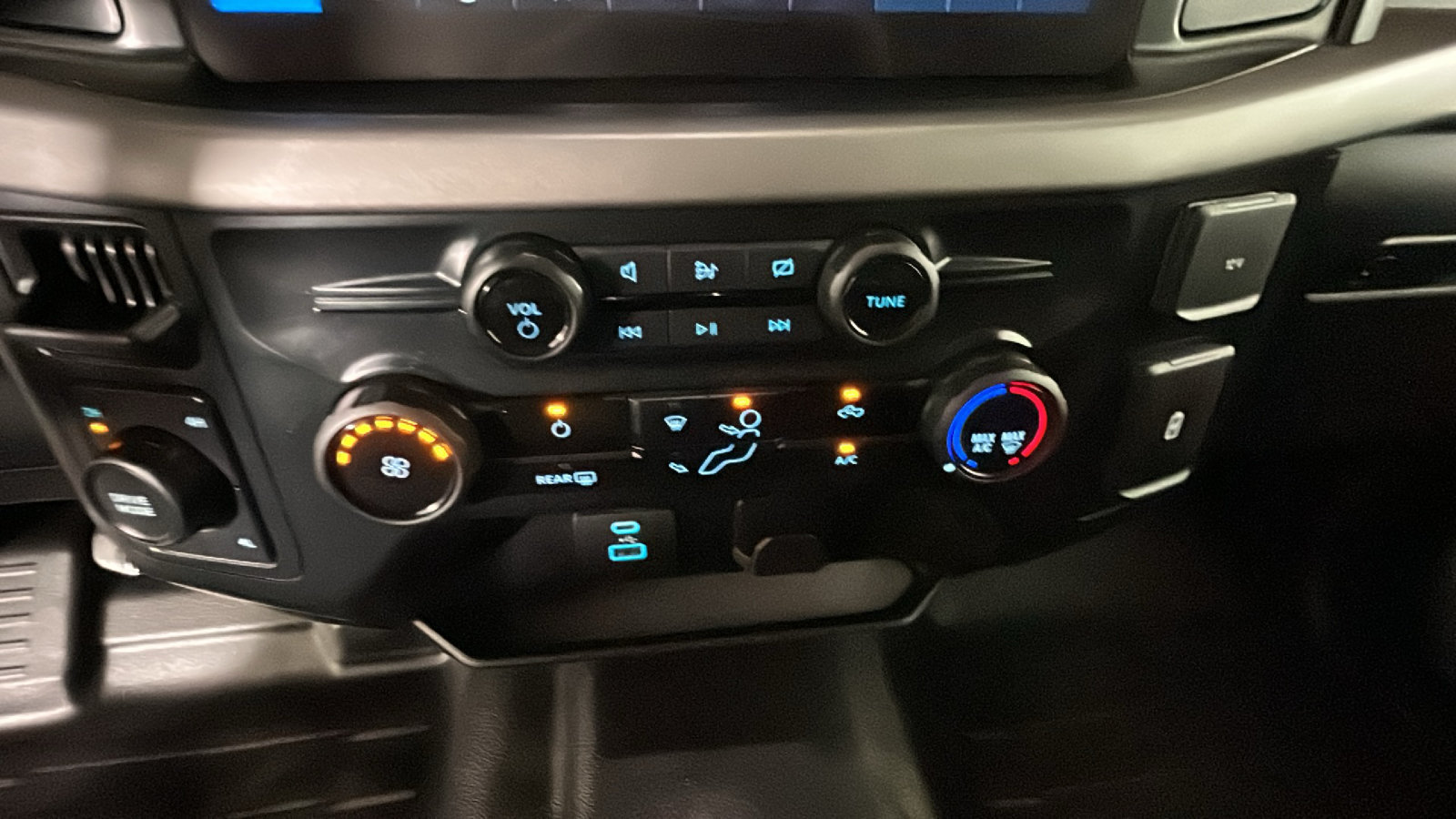 Used 2024 Ford F150 XL w/ Equipment Group 103A High AWD/4WD image 25