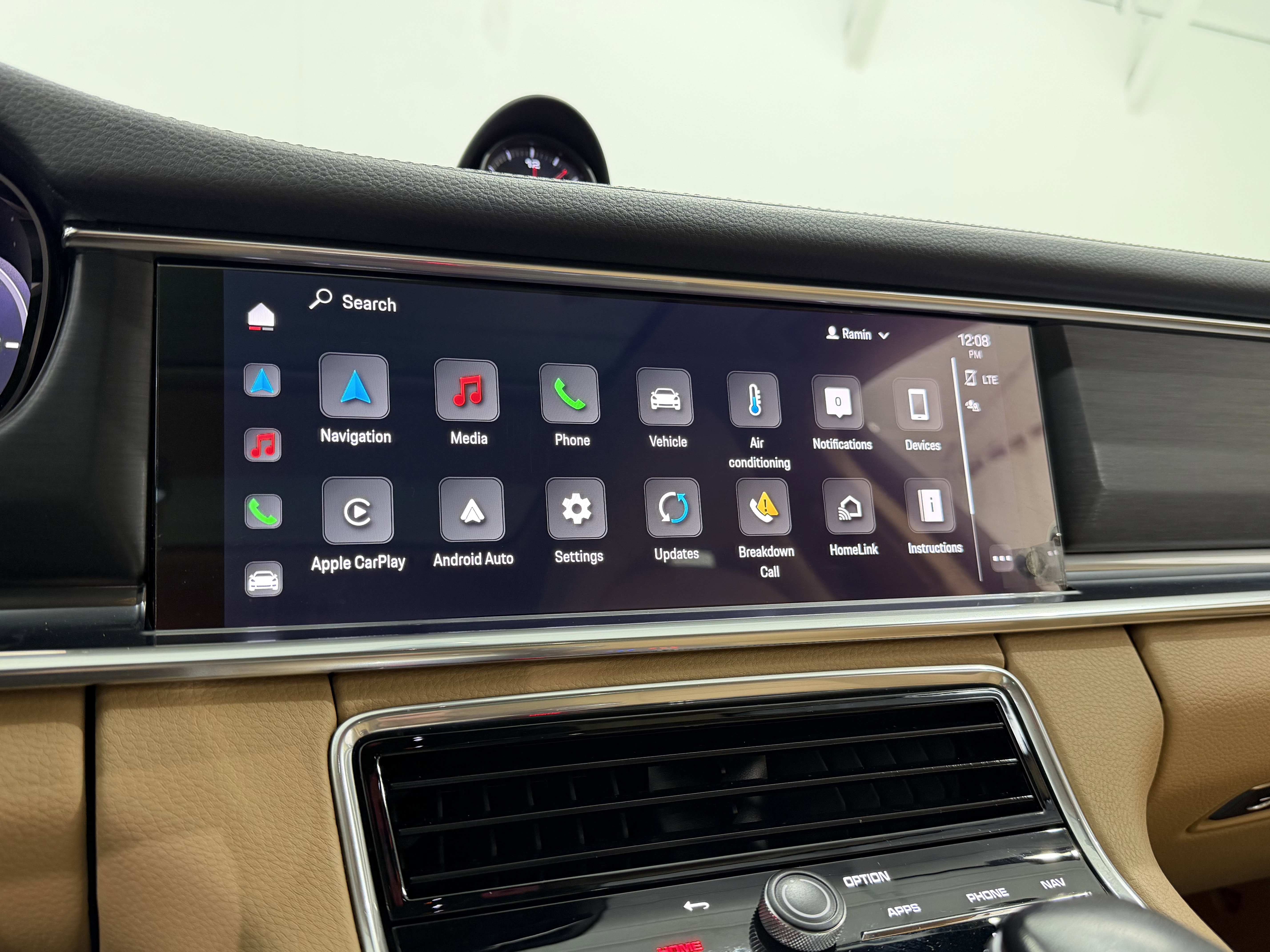 Certified 2023 Porsche Panamera 4 Platinum Edition image 42