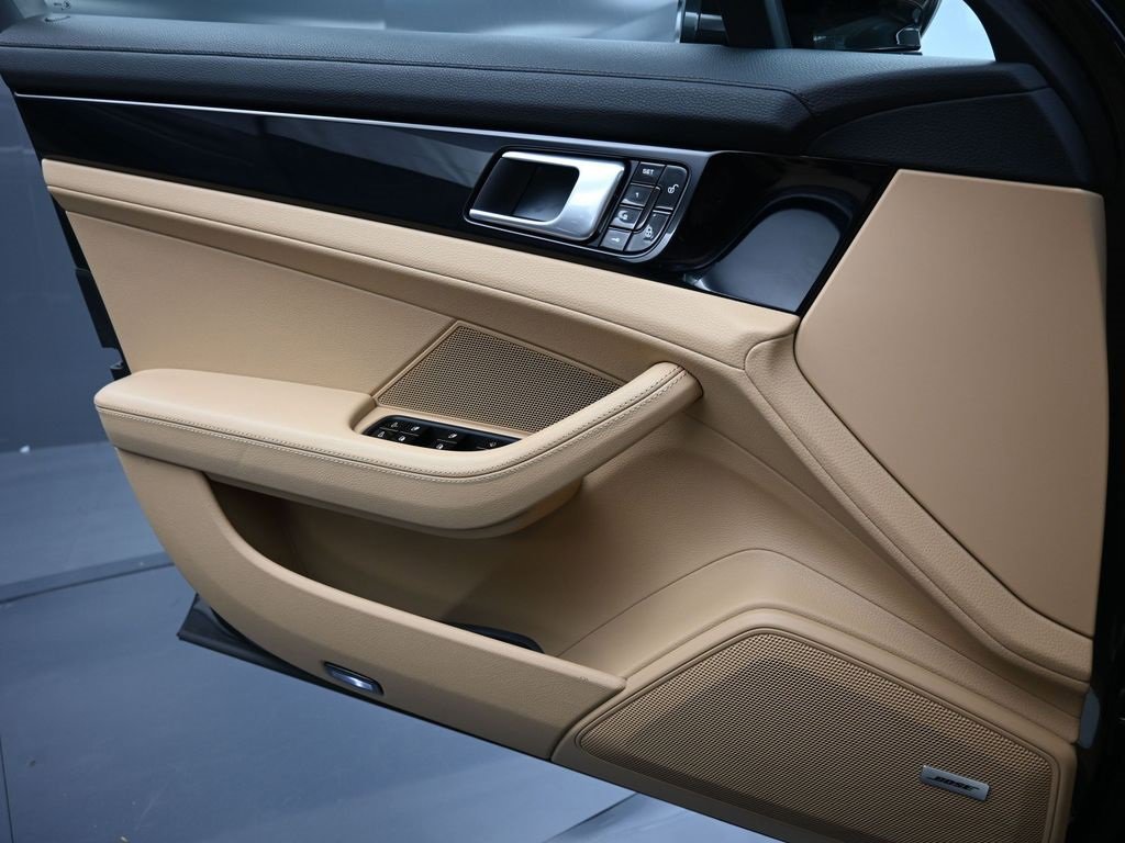 Used 2018 Porsche Panamera 4S image 22