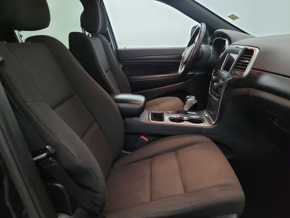 Used 2019 Jeep Grand Cherokee Laredo AWD/4WD image 21