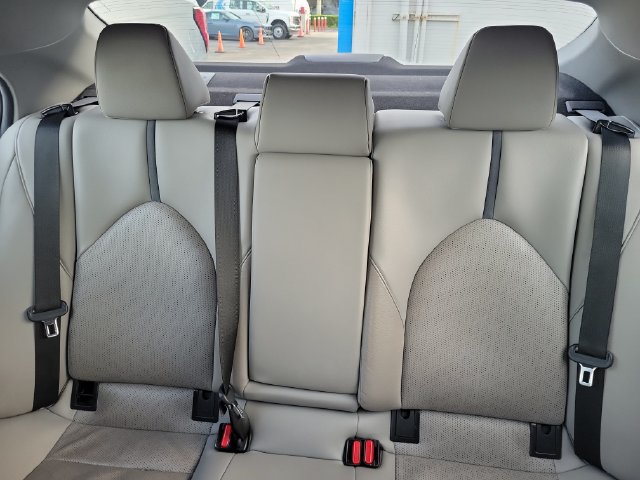 Used 2022 Toyota Camry XSE FWD image 10