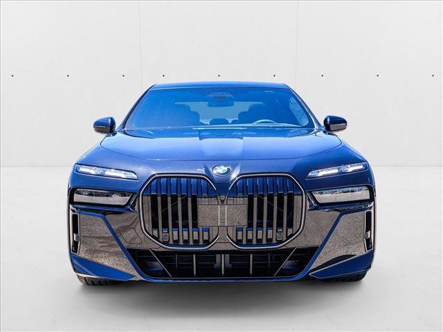 Used 2025 BMW 760i xDrive w/ Executive Package AWD/4WD image 2