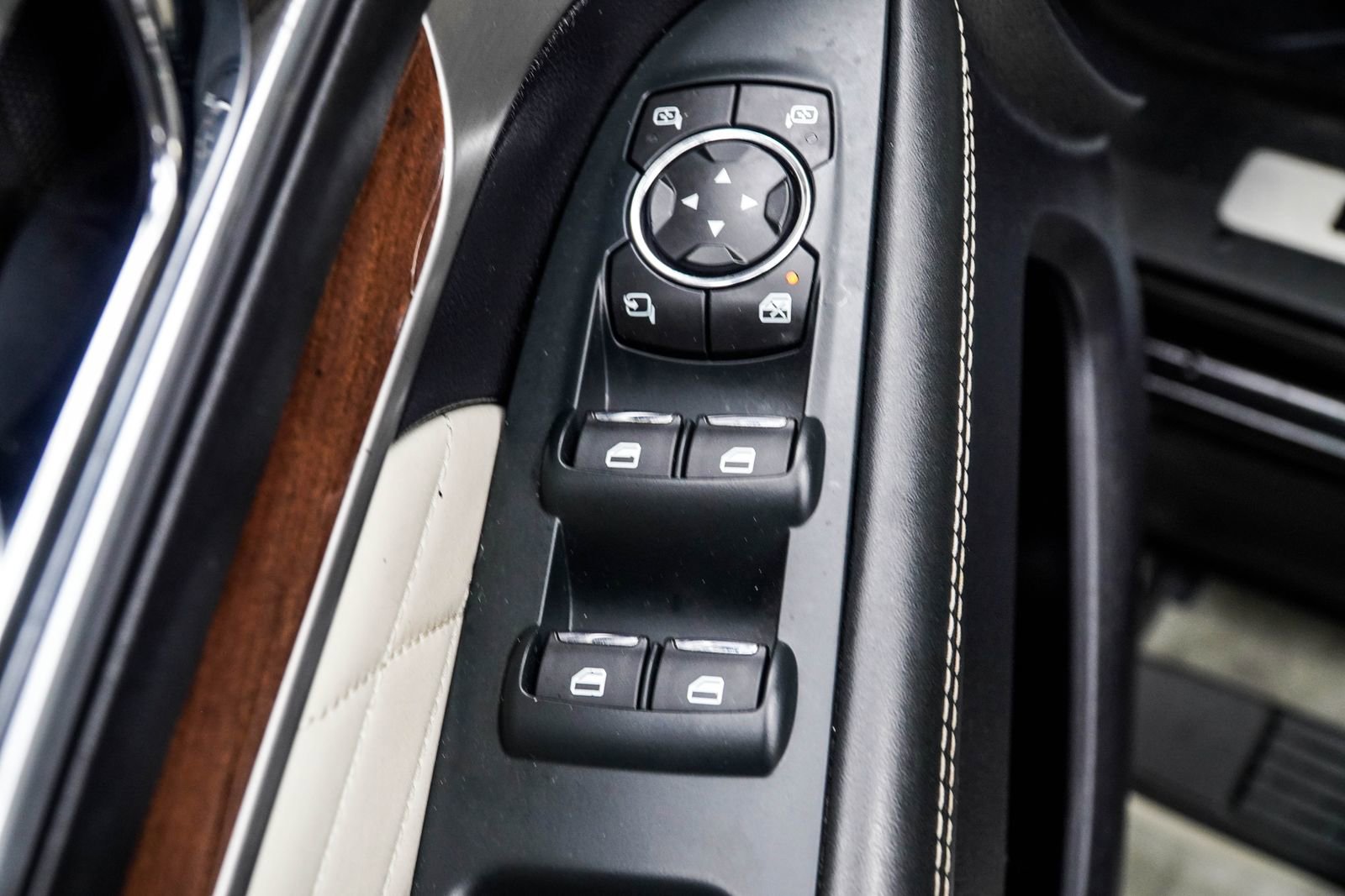 Used 2018 Ford Explorer Platinum AWD/4WD image 32