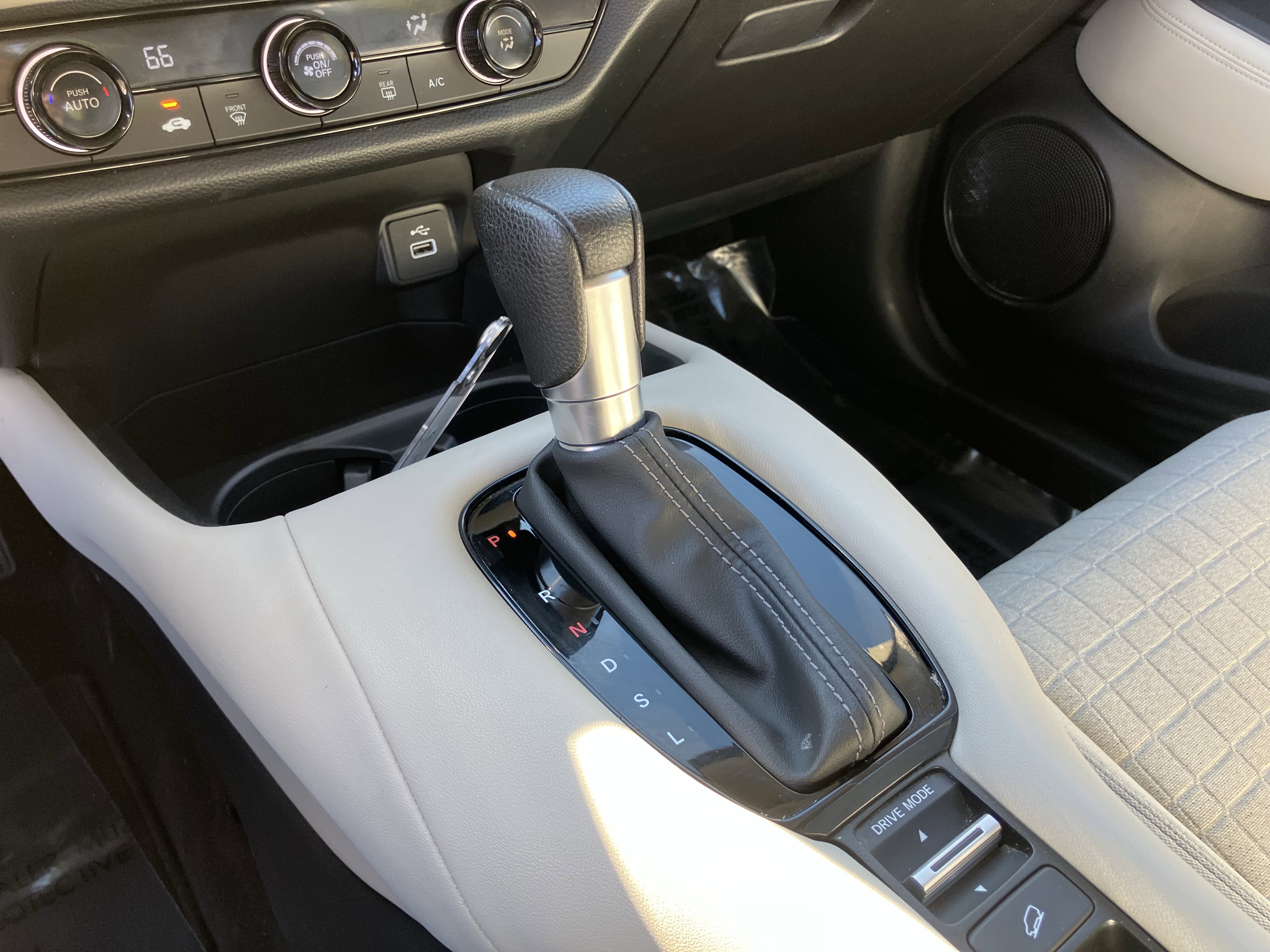 Used 2024 Honda HR-V LX image 28