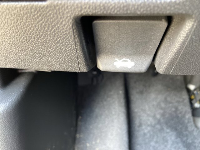 Used 2025 Chevrolet Trax RS image 42