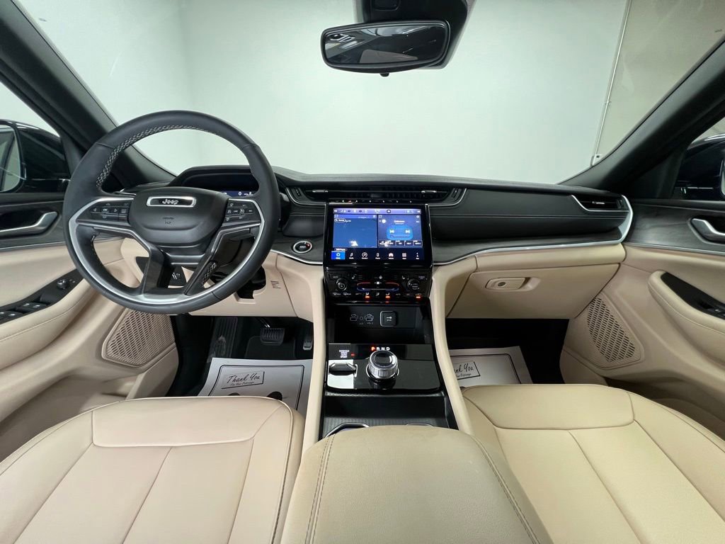 Used 2024 Jeep Grand Cherokee Limited image 10