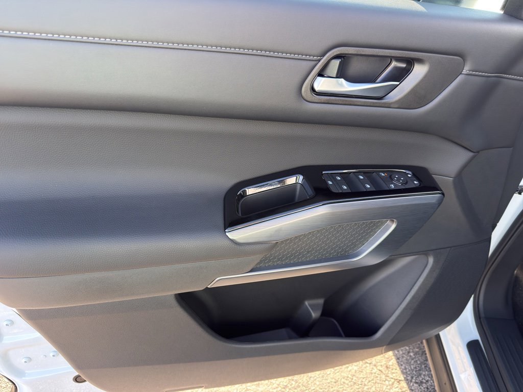 New 2026 Nissan Pathfinder SL image 13