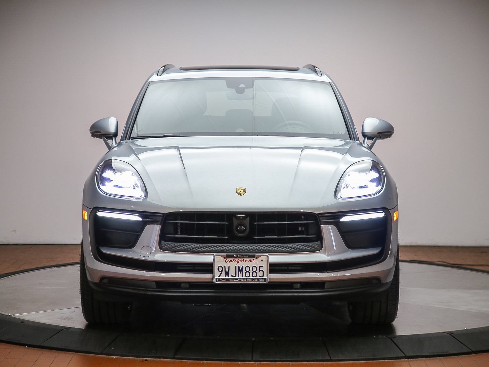 Certified 2026 Porsche Macan AWD/4WD image 10