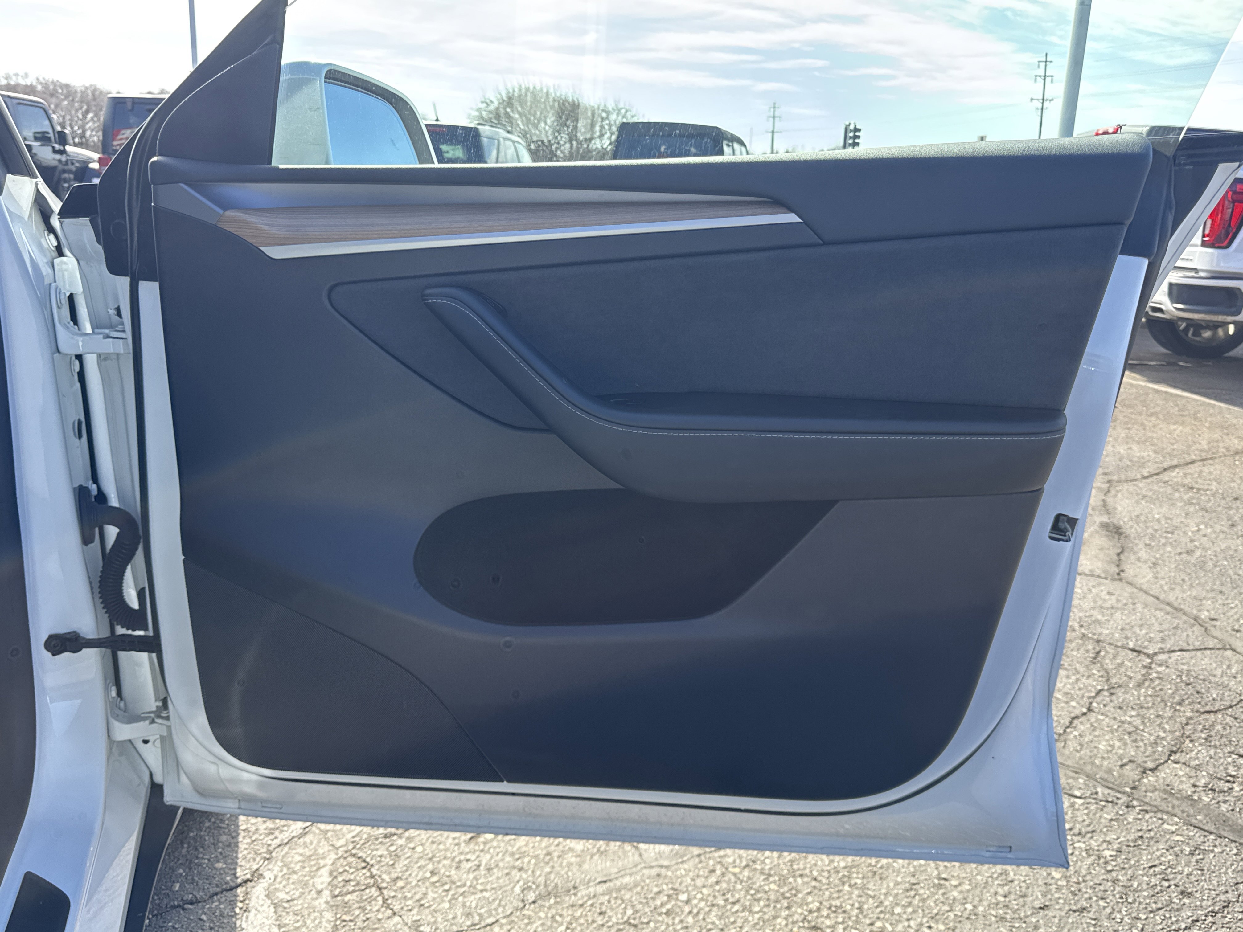 Used 2023 Tesla Model Y Long Range image 25