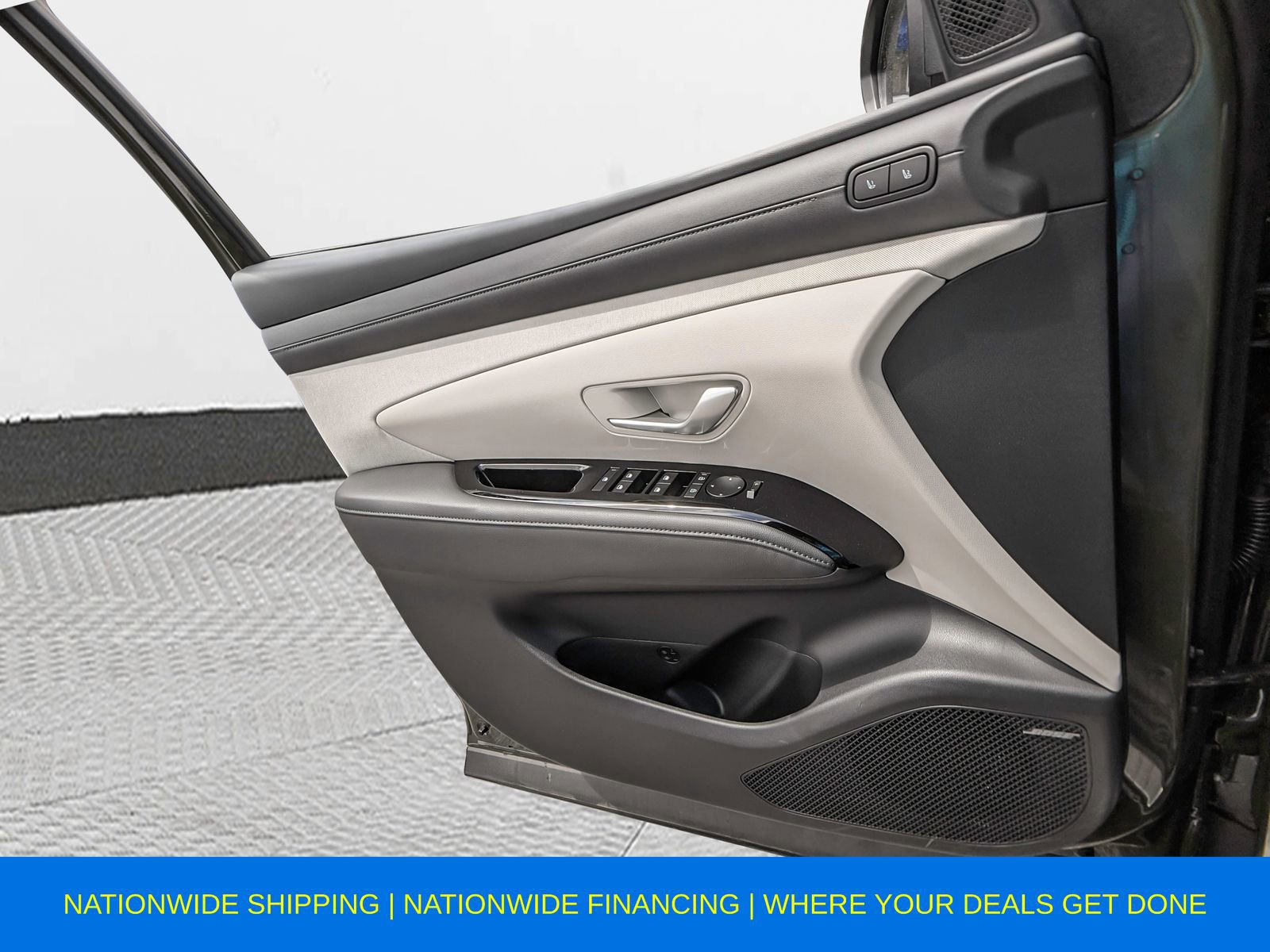 Used 2025 Hyundai Tucson Limited image 35