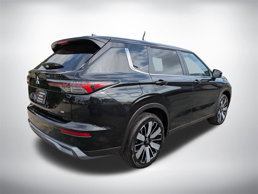 New 2025 Mitsubishi Outlander SE image 4