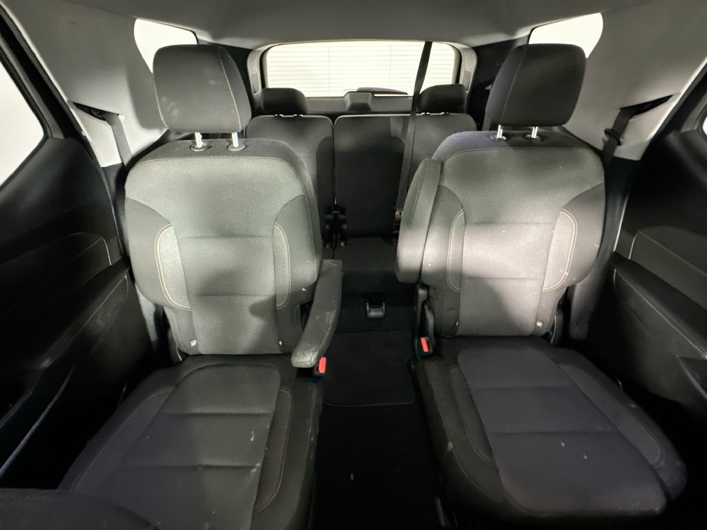 Used 2021 Chevrolet Traverse LT w/ LPO, Cargo Package FWD image 13