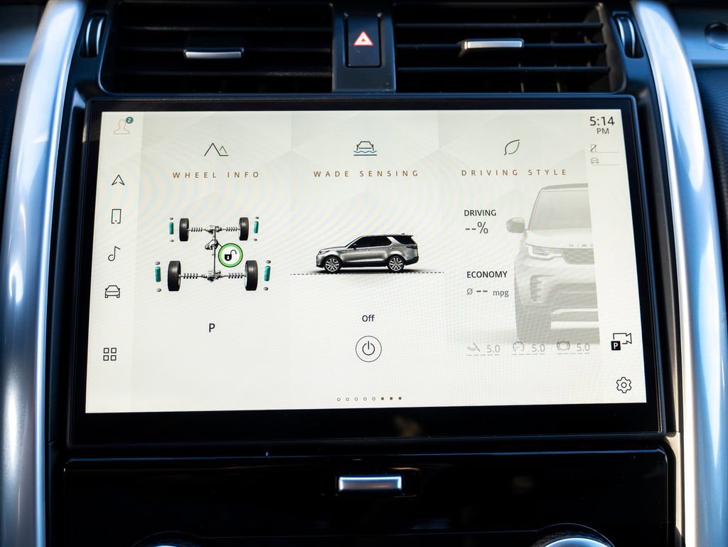 Certified 2024 Land Rover Discovery Dynamic SE image 24