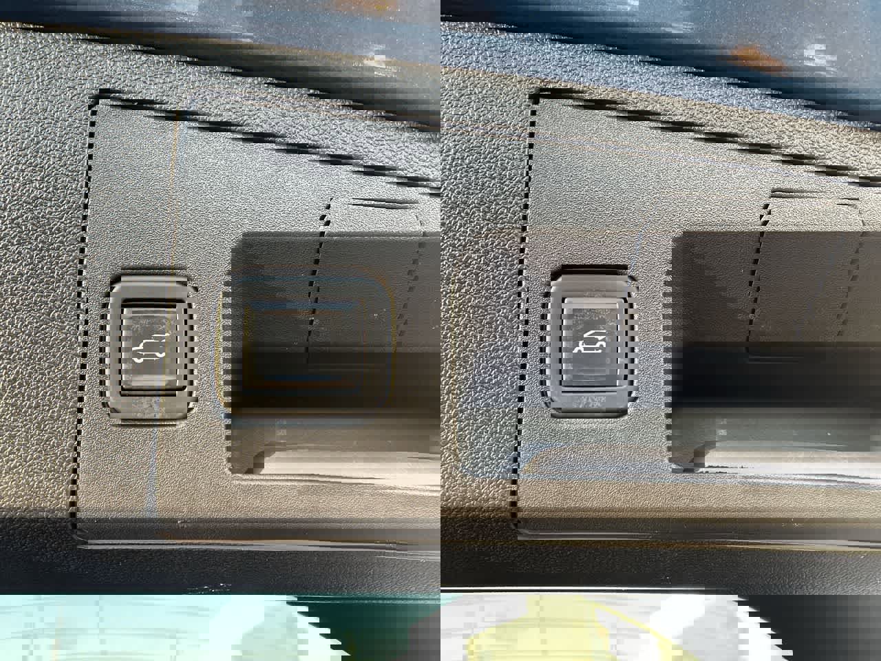 Certified 2024 Cadillac XT4 Sport w/ LPO, Floor Liner Package image 18