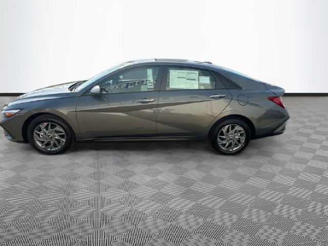 New 2026 Hyundai Elantra Hybrid FWD image 4