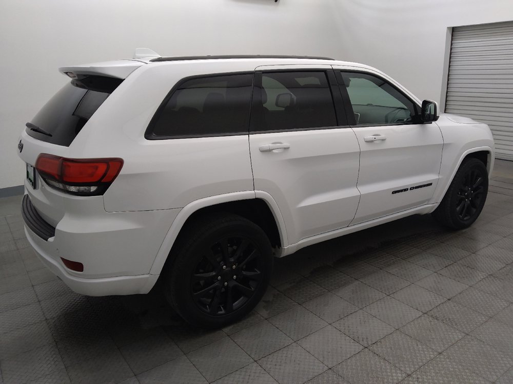 Used 2018 Jeep Grand Cherokee Altitude AWD/4WD image 10
