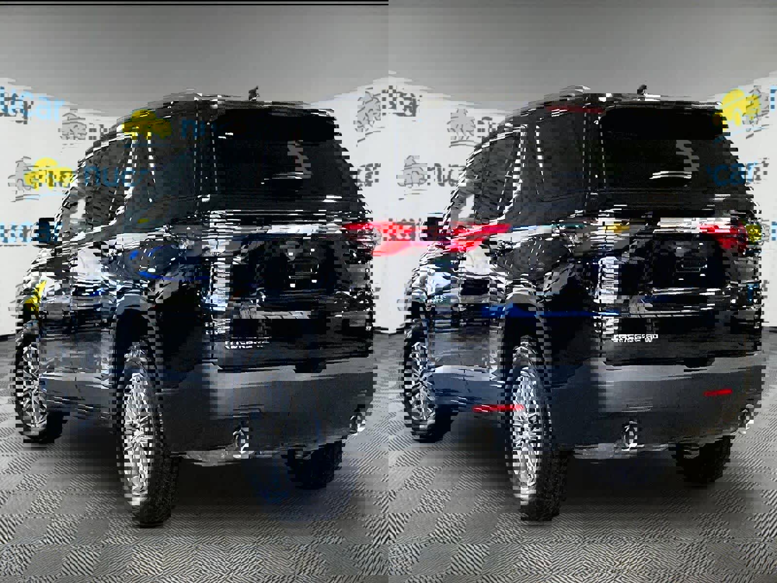 Used 2023 Chevrolet Traverse LT image 4