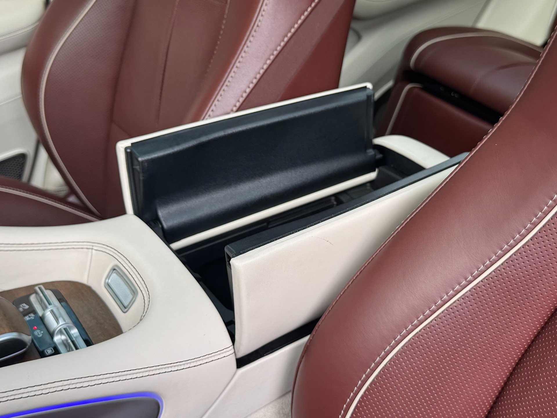 Used 2023 Mercedes-Benz Maybach GLS 600 4MATIC image 14