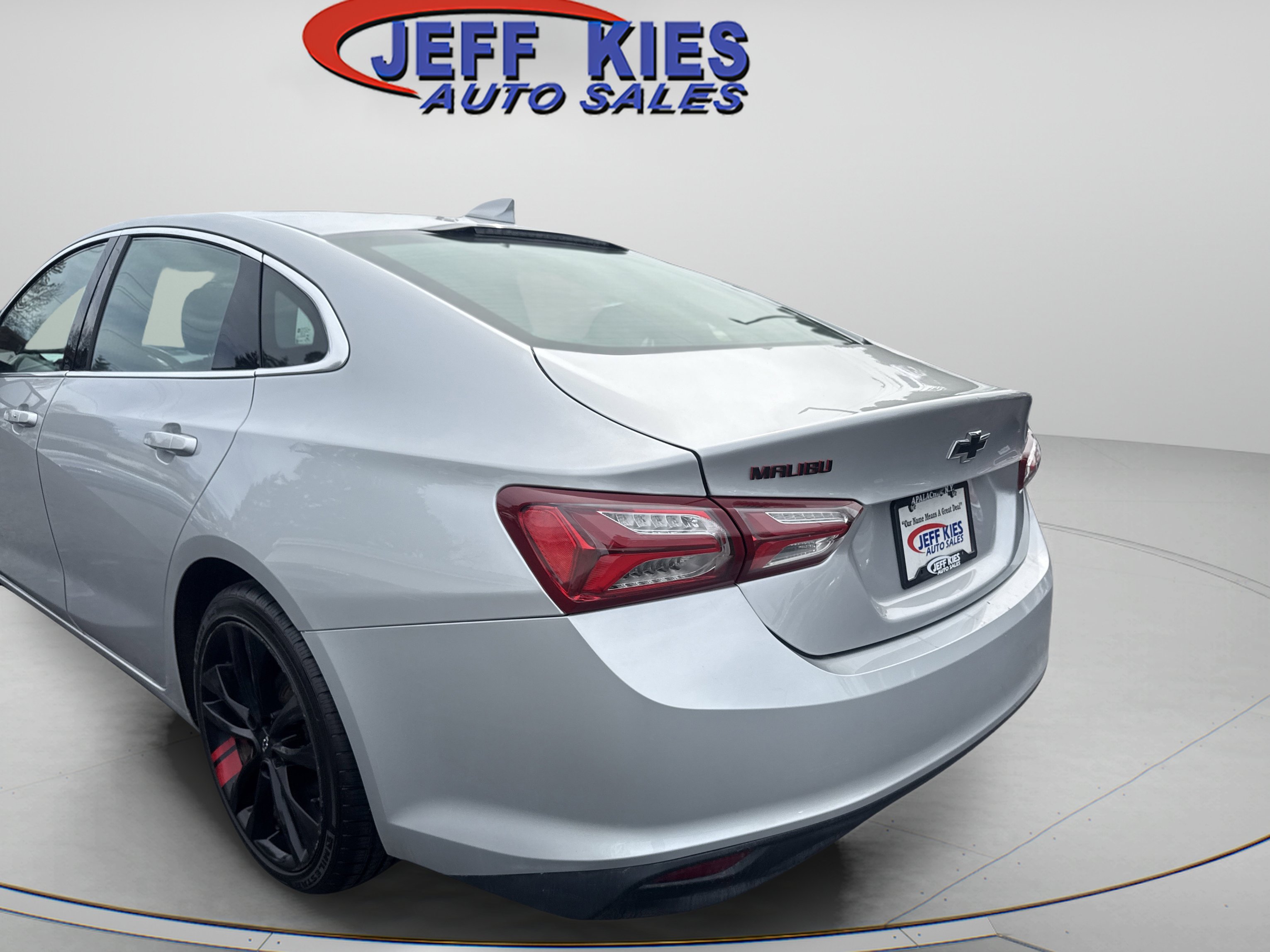Used 2020 Chevrolet Malibu LT w/ Leather Package FWD image 7