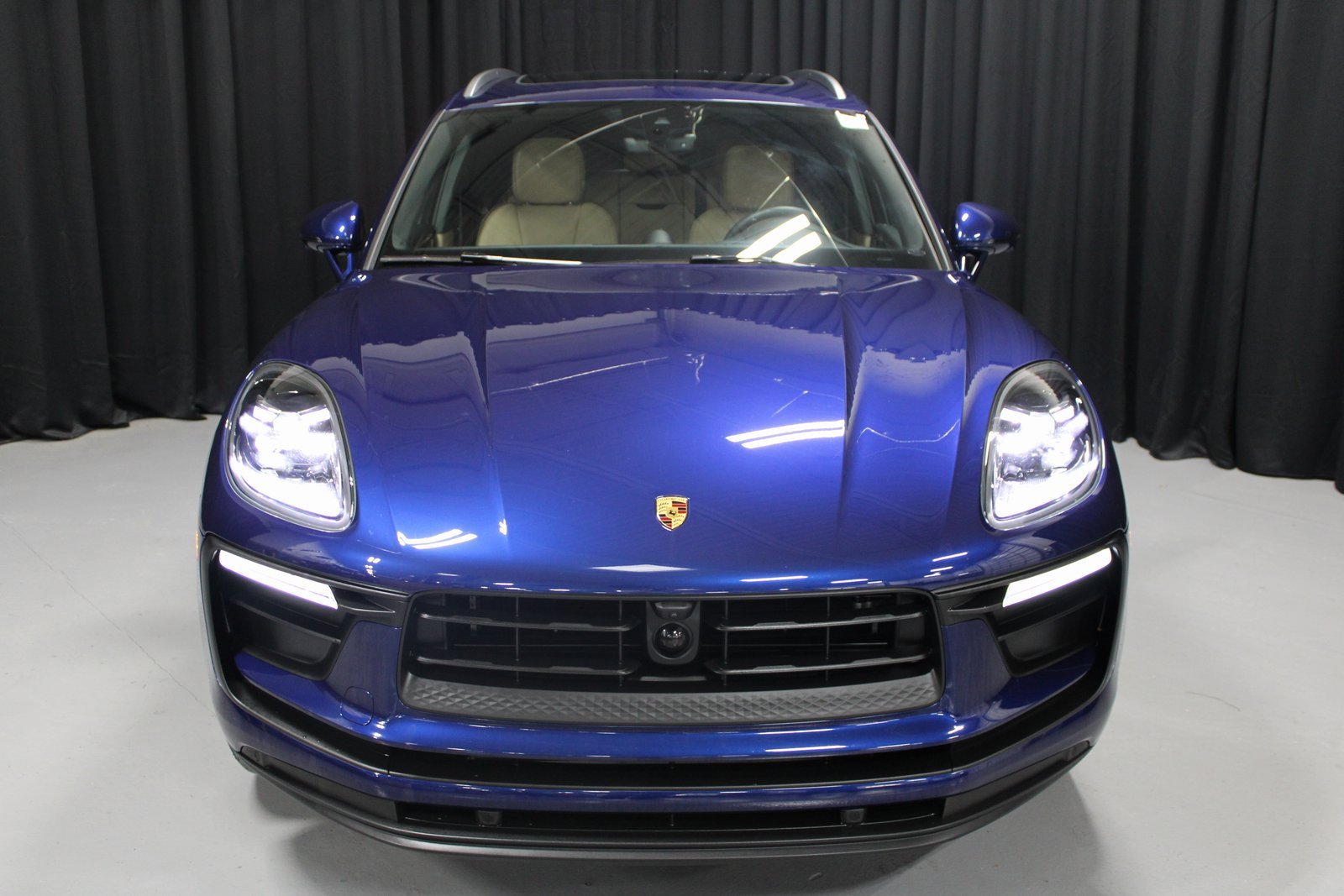 Certified 2025 Porsche Macan image 10