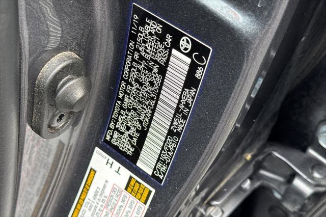 Certified 2020 Toyota Prius LE image 32