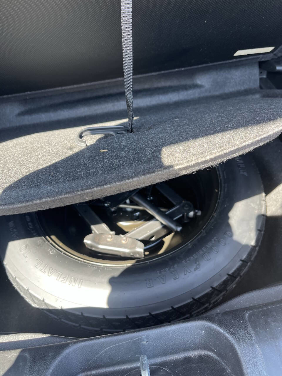 Used 2019 Jeep Cherokee Limited w/ Technology Group image 20