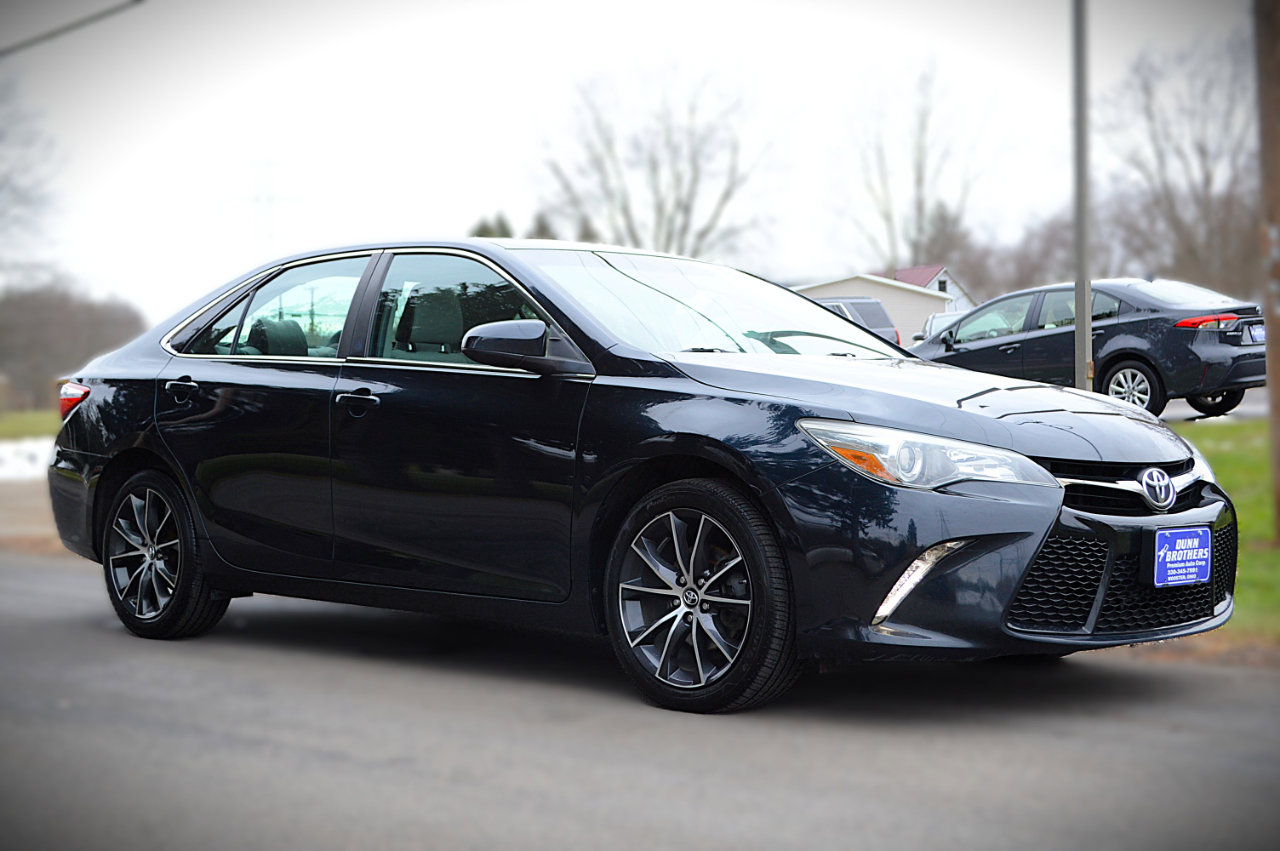 Used 2015 Toyota Camry XSE image 3