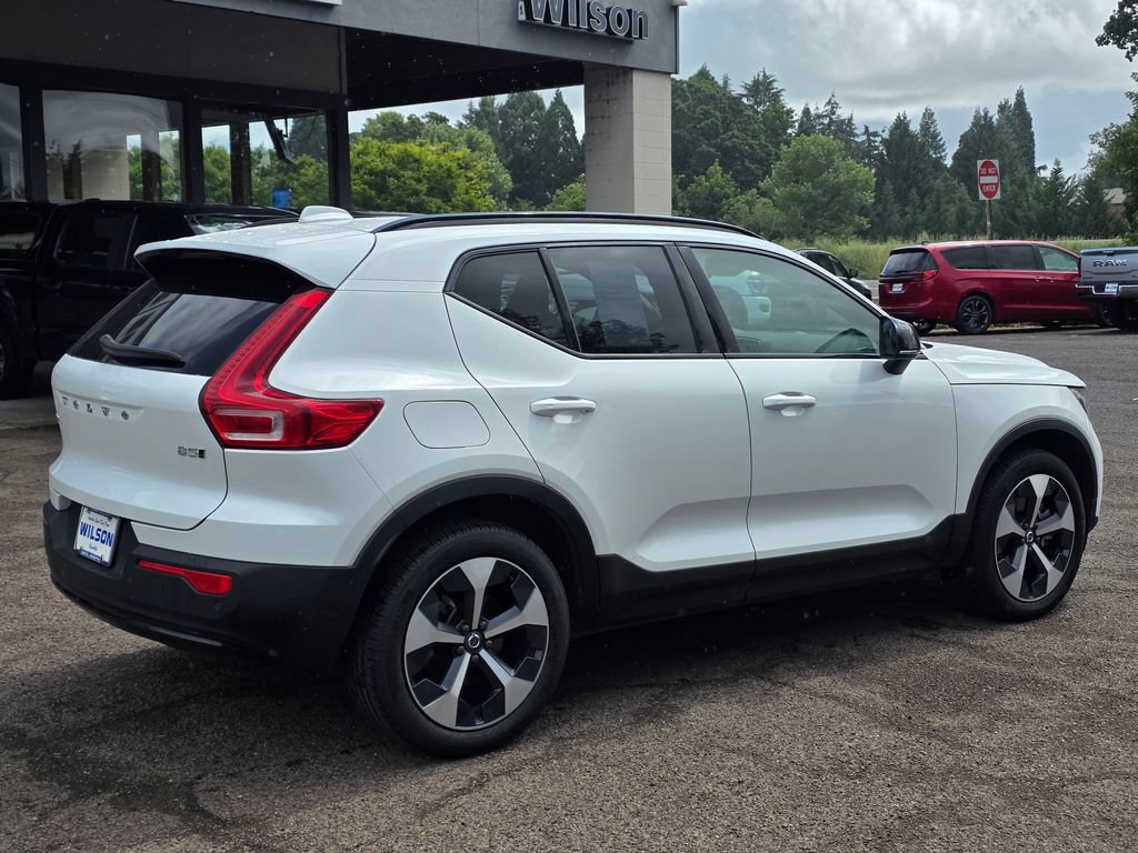 Used 2024 Volvo XC40 B5 Plus AWD/4WD image 29