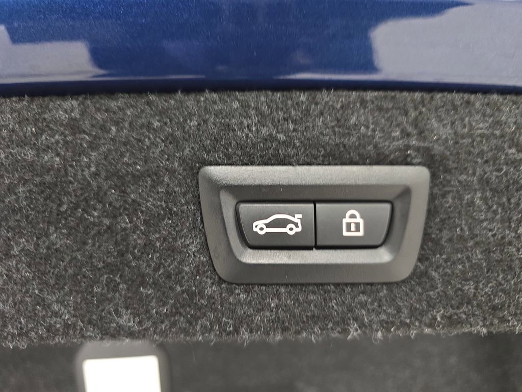 Used 2021 BMW 540i w/ Convenience Package image 31