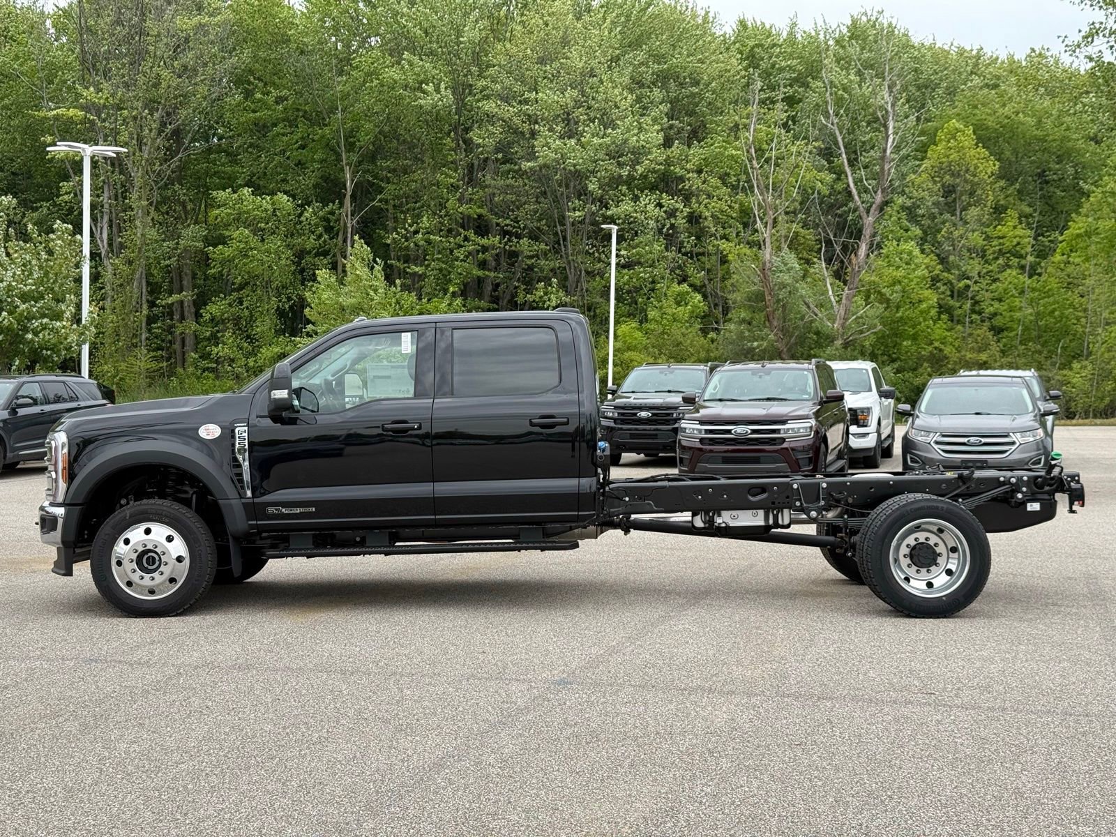 New 2026 Ford F550 4x4 Crew Cab image 2