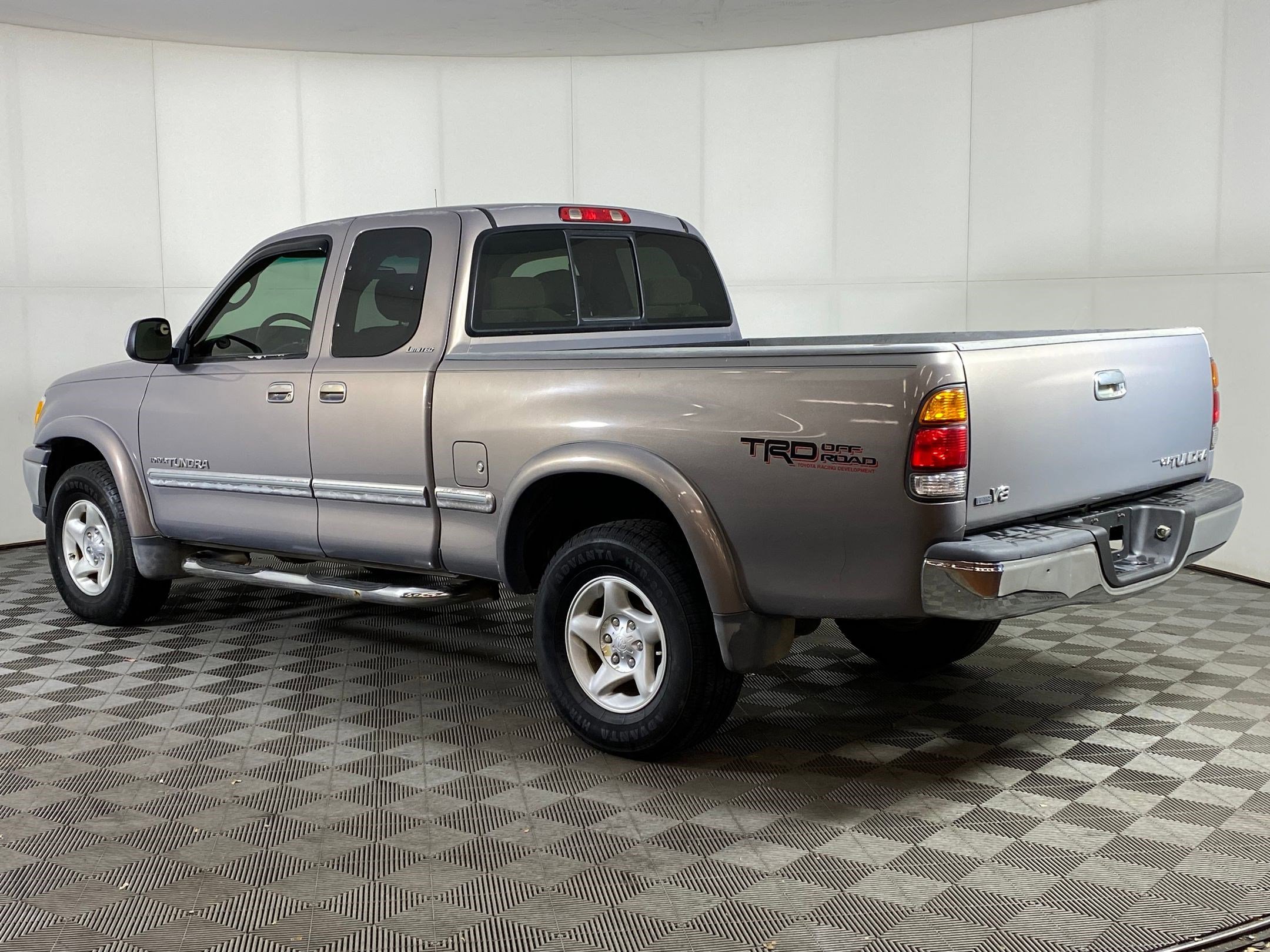Used 2002 Toyota Tundra Limited image 3