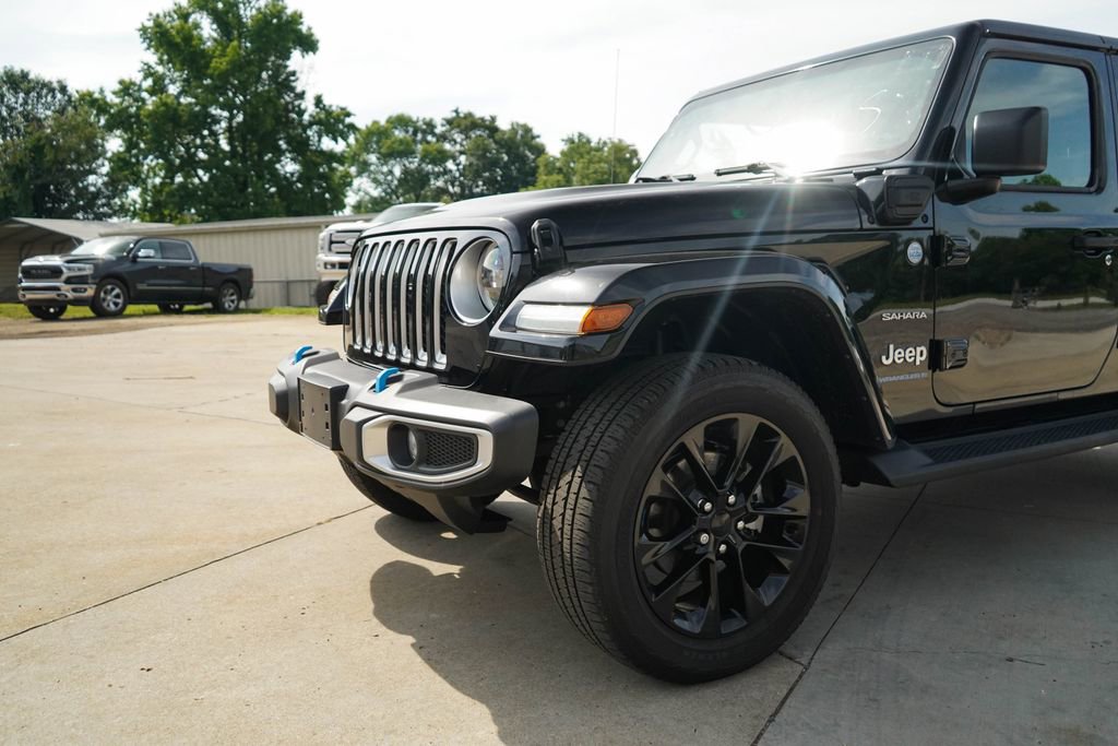 Used 2023 Jeep Wrangler Unlimited Sahara AWD/4WD image 16