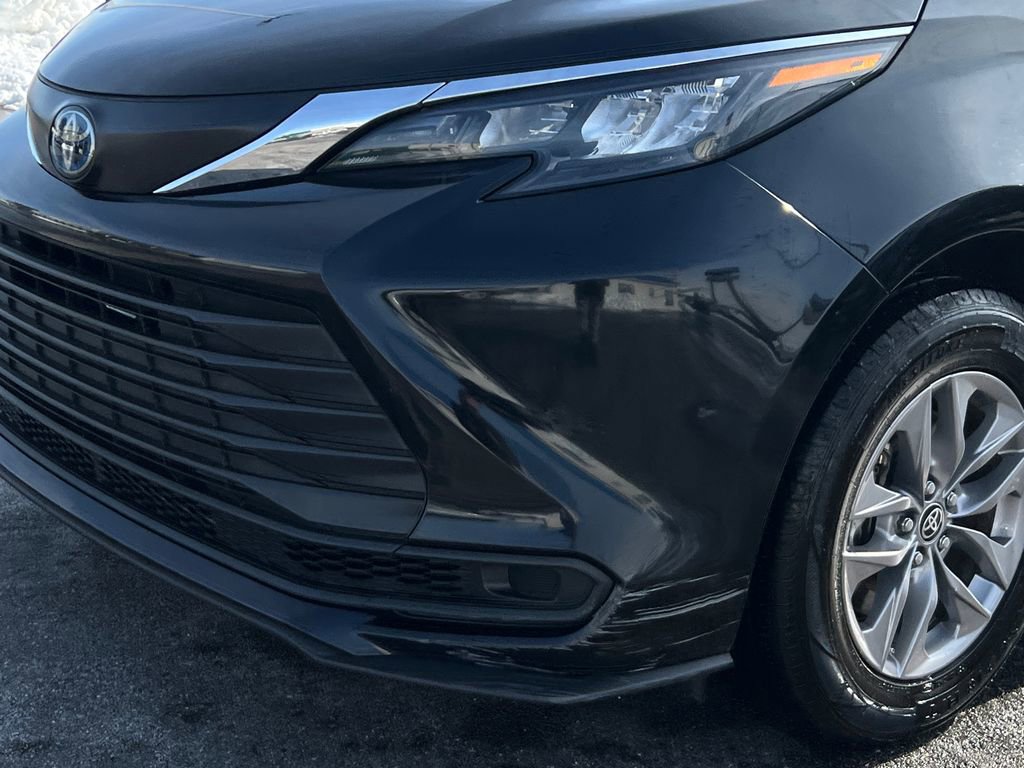 Used 2024 Toyota Sienna LE image 8